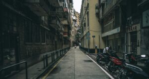 How to stop being bossy How to stop being bossy